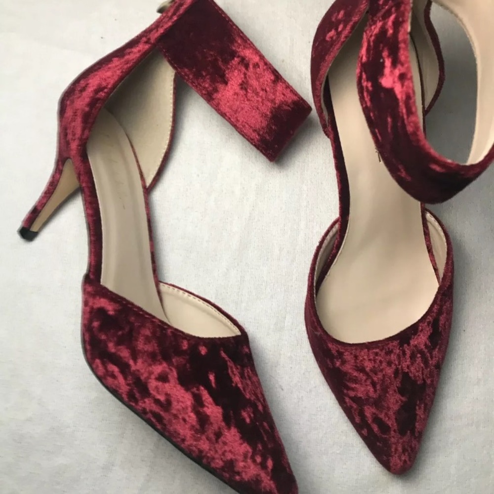 Velvet burgundy pointed toe kitten heels